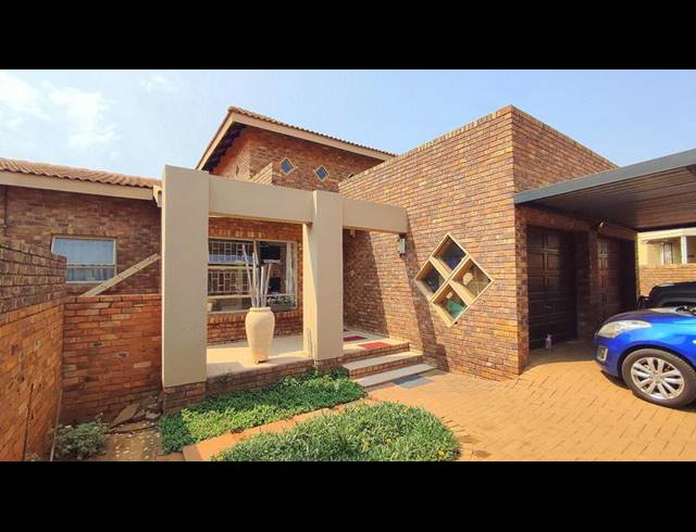 3 BEDROOM HOUSE FOR SALE IN AMBERFIELD CREST ESTATE
